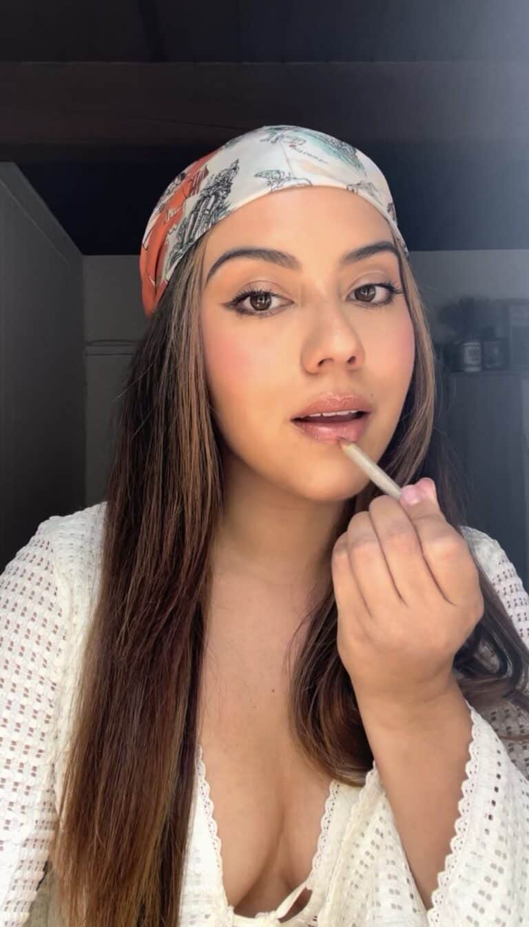 Founder of Layers of beauty applying a nude lip liner pencil for a defined, natural lip look