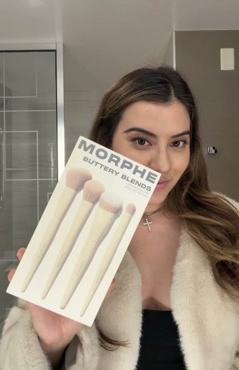 Jasmine reviewing morphe brushes for layers of beauty
