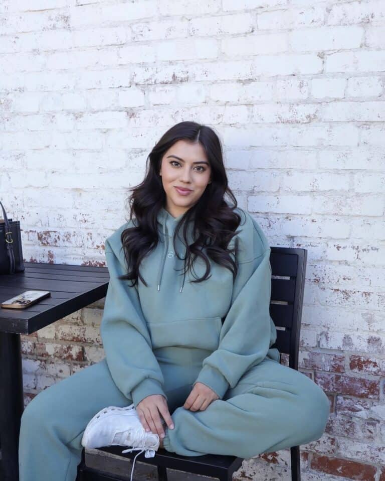layers of beauty founder wearing an airport outfit